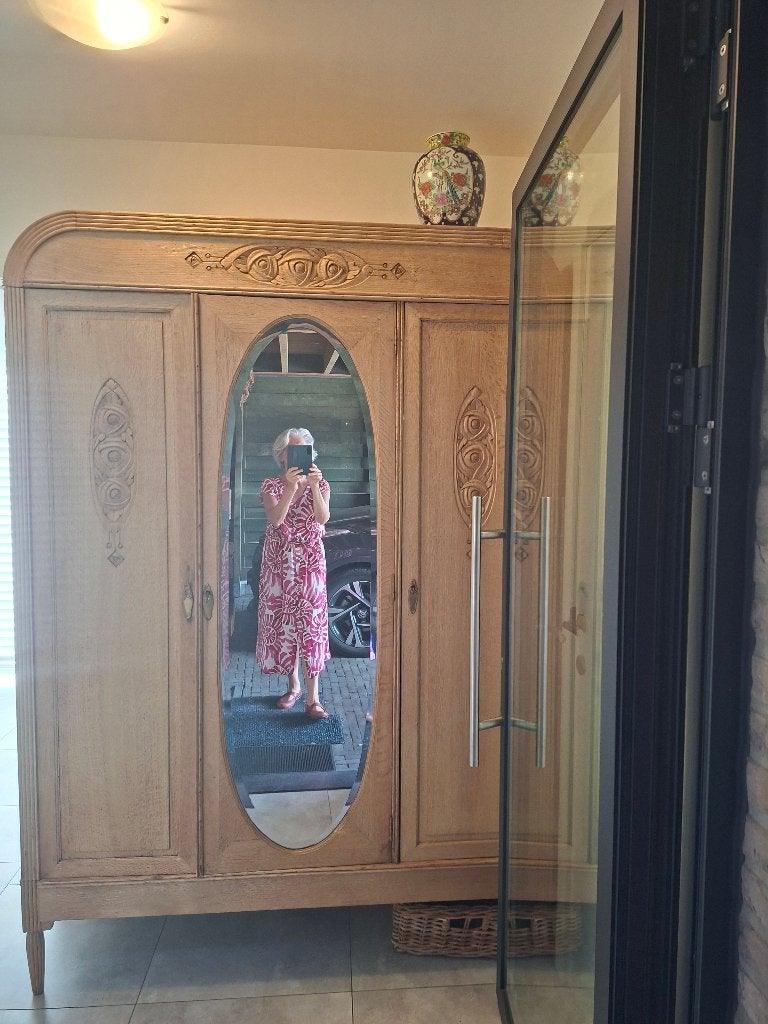Mooie eiken kast met ovalen geslepen spiegel., Huis en Inrichting, Kasten | Dressoirs, Ophalen, Gebruikt, 100 tot 150 cm, Overige materialen