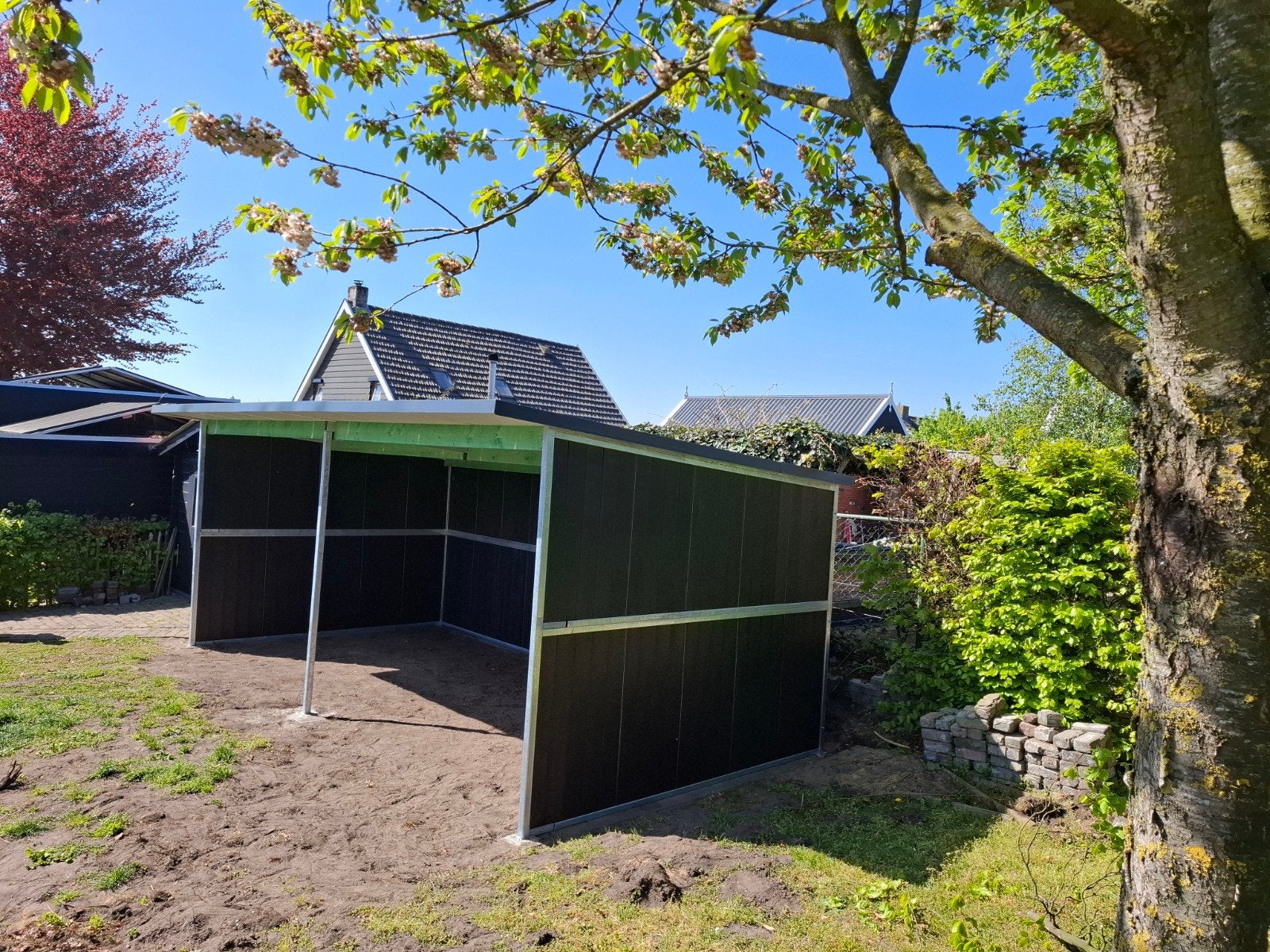 schuilstal van 3 op6 m 2350euro  paardenstal weidestal