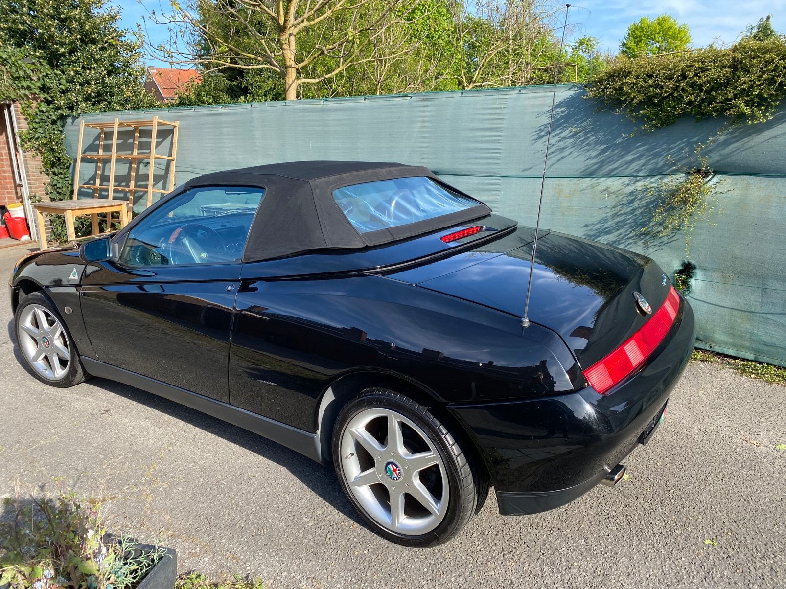 Mooie Alfa Spider 916 oldtimer 16v twinspark, Auto's, Voorwielaandrijving, Zwart, 4 cilinders, Cabriolet