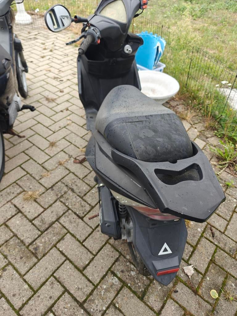 2 Klasse A scooters te koop - 1 start, 1 SYM start niet - op, Ophalen, Gebruikt, Klasse A (25 km/u), Benzine