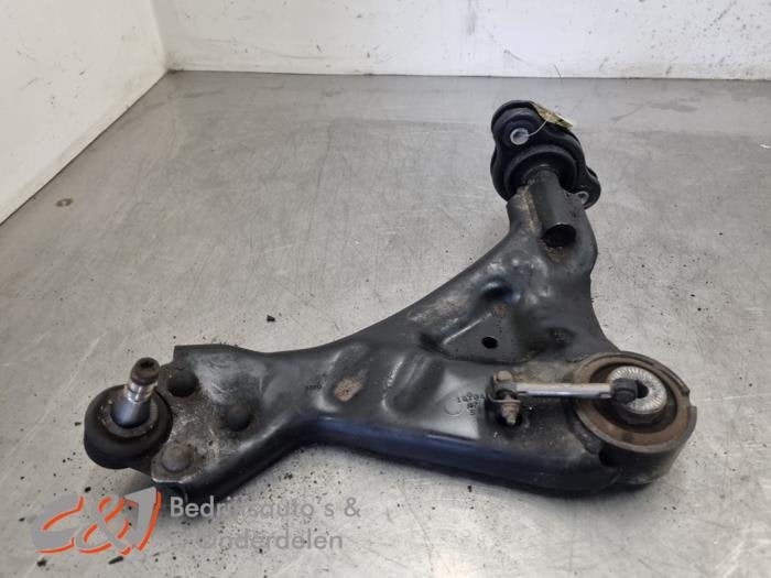Bras de suspension avant gauche d'un Mercedes Vito, 3 mois de garantie, Utilisé, -, -