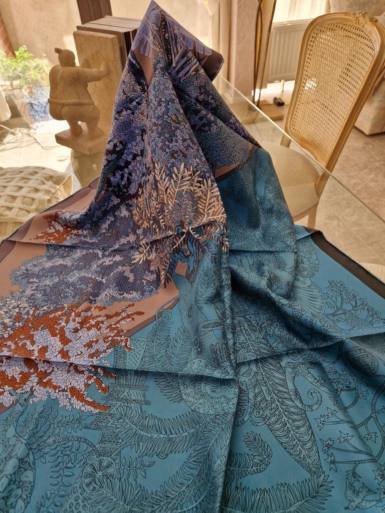Sublime foulard Hermès neuf Les légendes de l'arbre 90x90, Maison & Meubles, Accessoires pour la Maison | Plaids & Couvertures