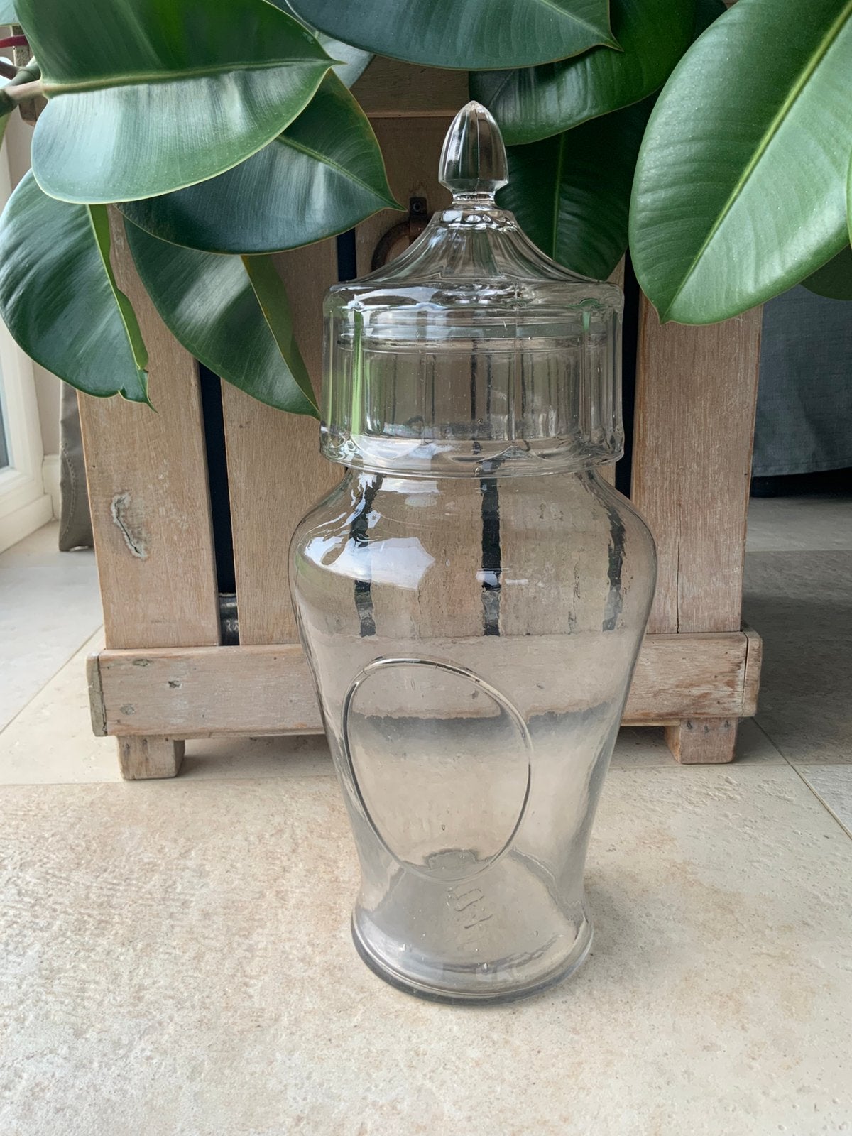 Grand bocal d'épicerie ancien en verre moulé Pot de comptoir, Verre, Enlèvement, Utilisé