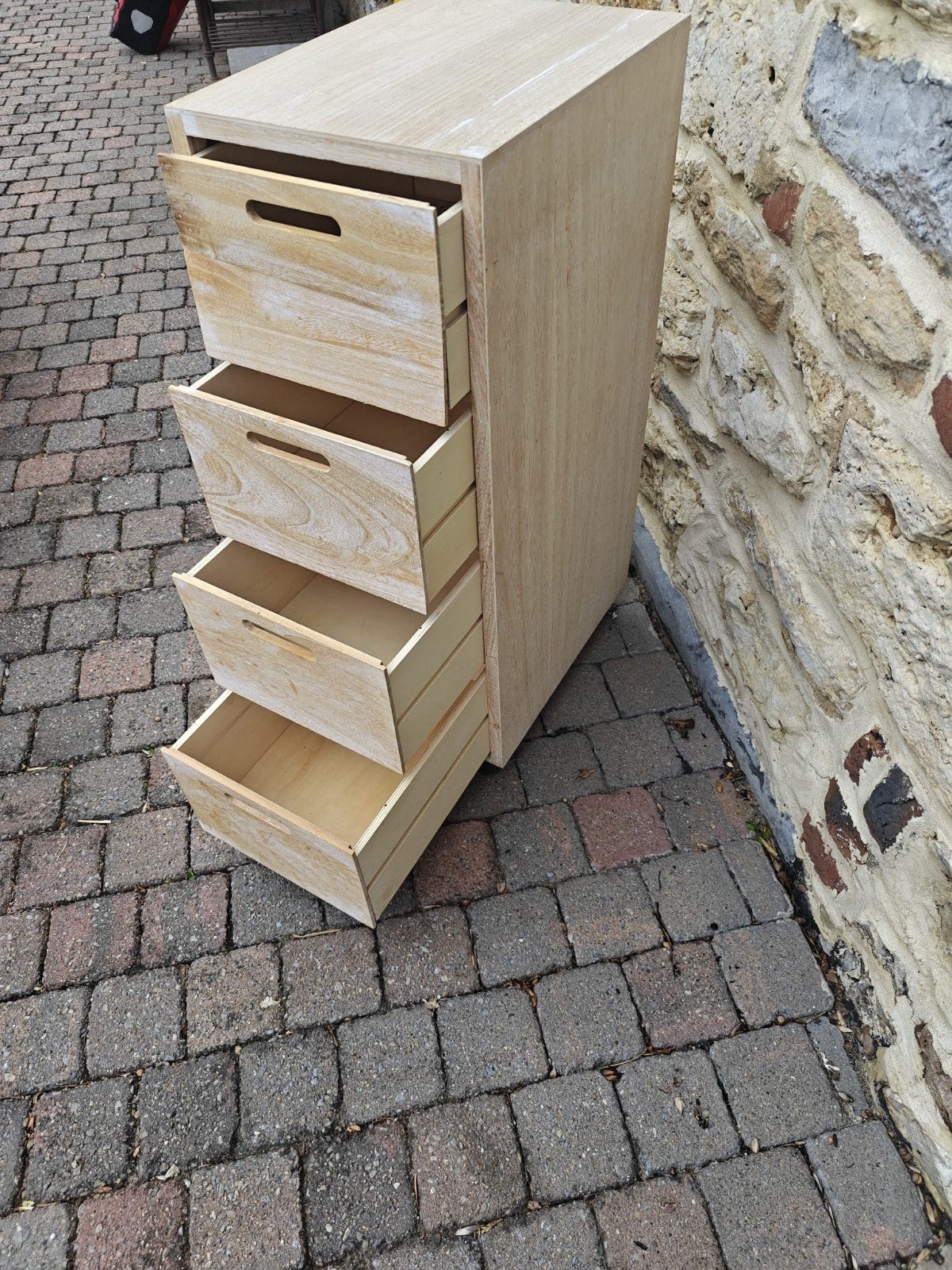 Meuble à tiroirs sur roulettes, Utilisé