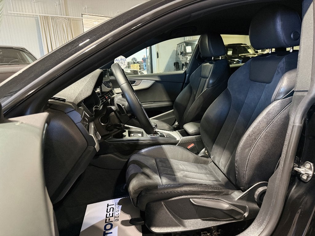 Audi A5 Sportback S-Line entièrement noire - Garantie, Cuir et Alcantara, Achat, Entreprise, Entretenue par le concessionnaire