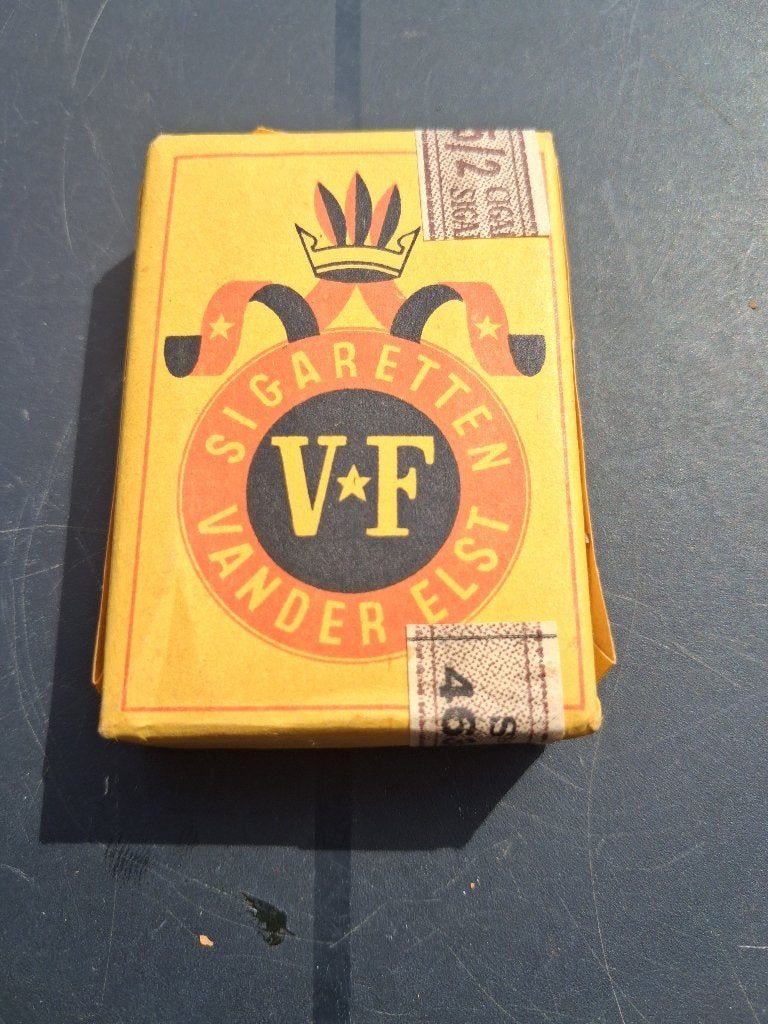 CIGARETTES VANDER ELST VF Taxe 2,04 F, Collections, Marques & Objets publicitaires, Enlèvement ou Envoi, Comme neuf, Panneau publicitaire