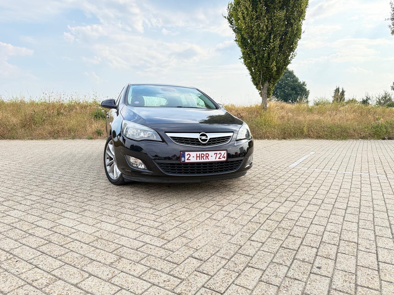 Opel Astra J - bon état, Autos, Euro 5, Noir, 0 cylindres, Particulier