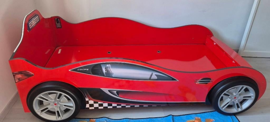 Lit voiture marque cilek avec matelas, Enfants & Bébés, Chambre d'enfant | Lits, Comme neuf, Matelas, Enlèvement