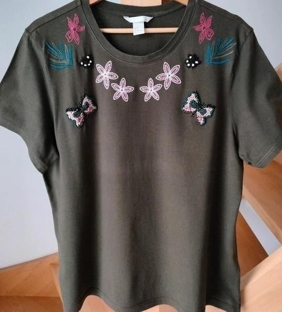 Prachtige T-shirt met pareltjes en borduursel. Medium, Maat 38/40 (M), H&M, Ophalen of Verzenden, Zo goed als nieuw