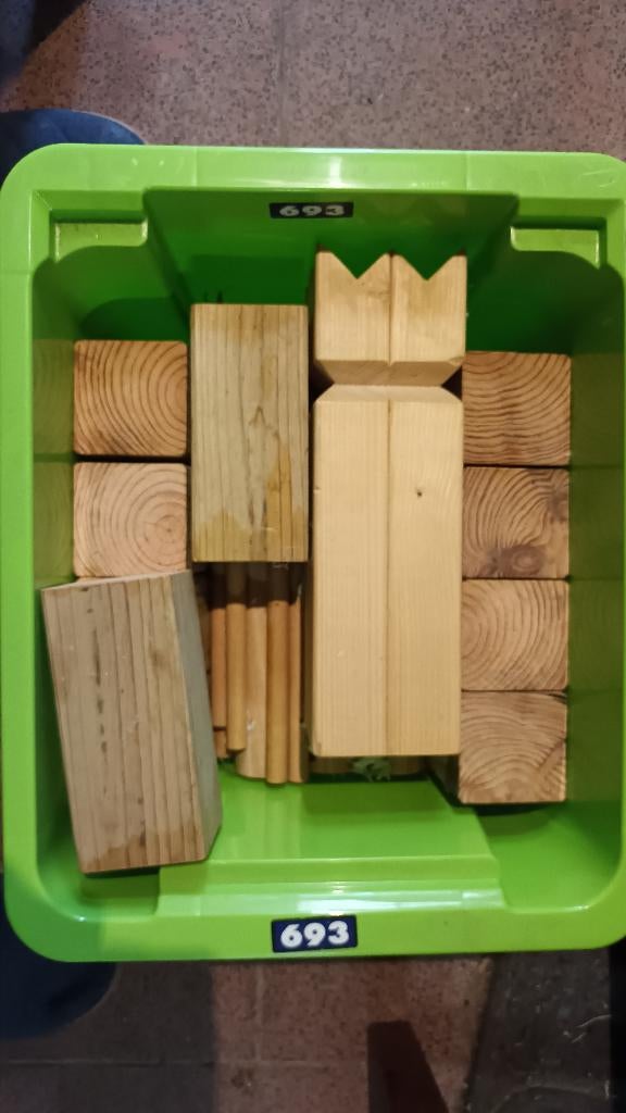 KUBB, Drie of vier spelers, Ophalen, Zo goed als nieuw