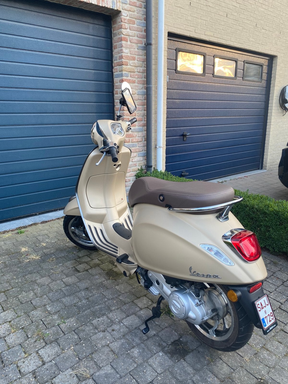 Vespa Primavera 25km/u Champagne, exclusief telefoonhouder, Fietsen en Brommers, Scooters | Vespa, Ophalen, Zo goed als nieuw