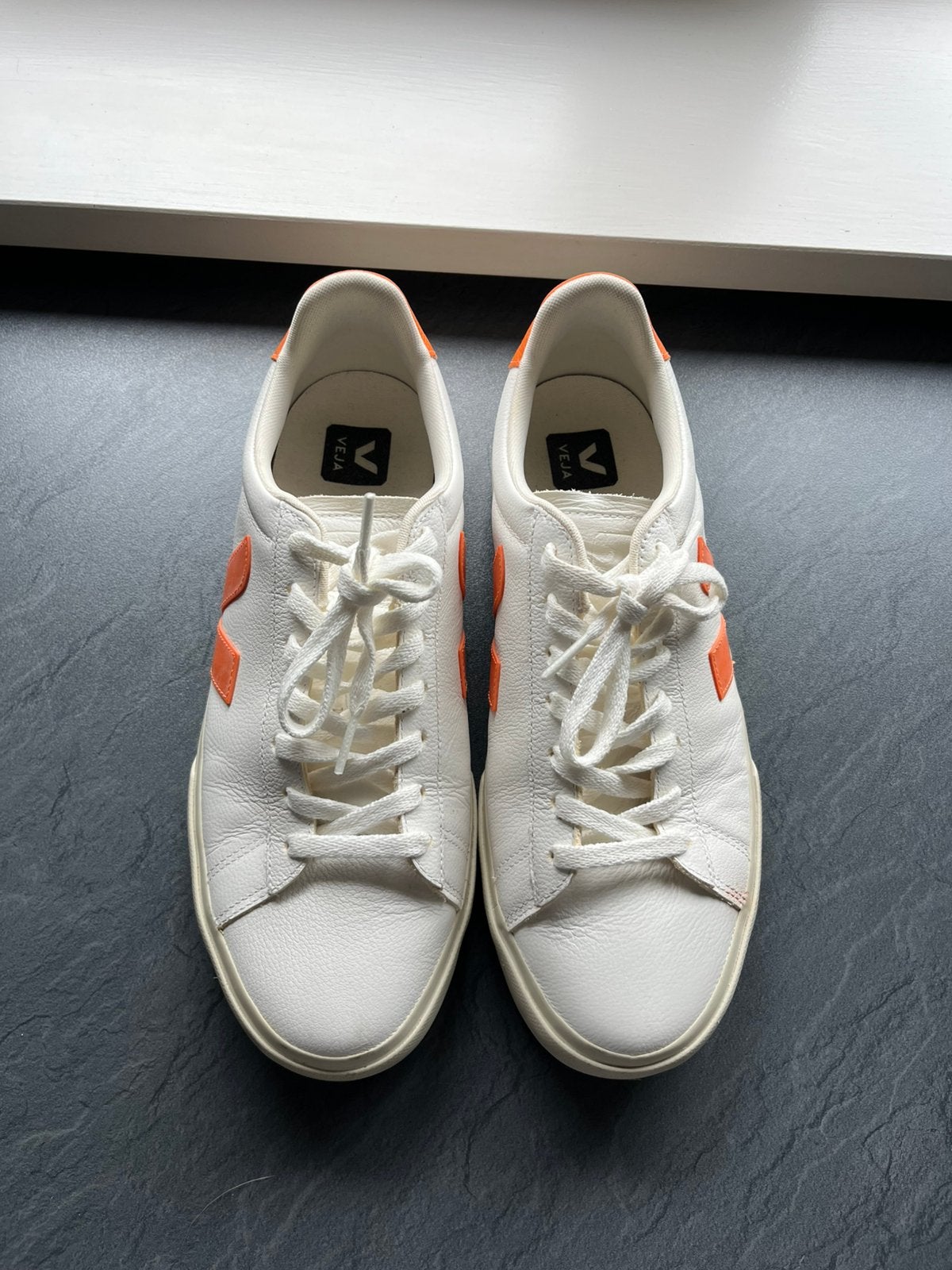 Witte Veja sneakers - maat 42.5, Ophalen, Zo goed als nieuw, Sneakers