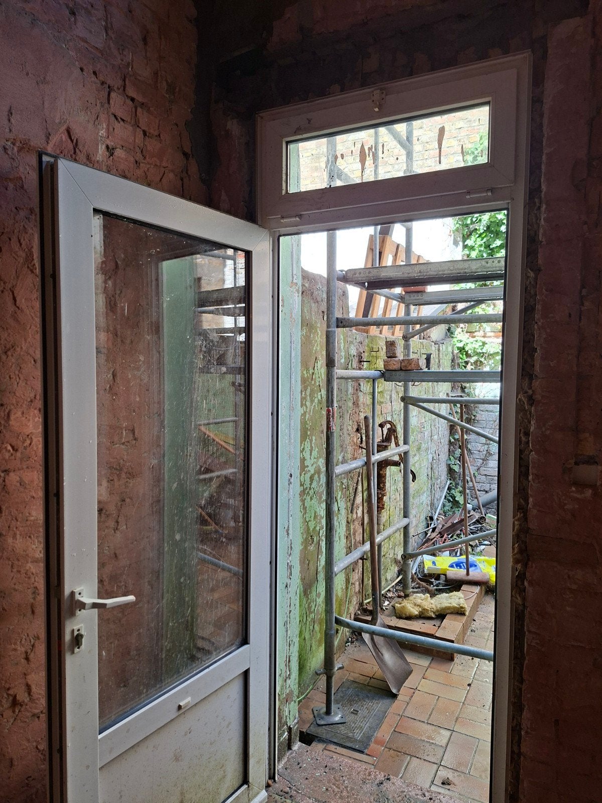 Deur plastiek en raam, Ophalen