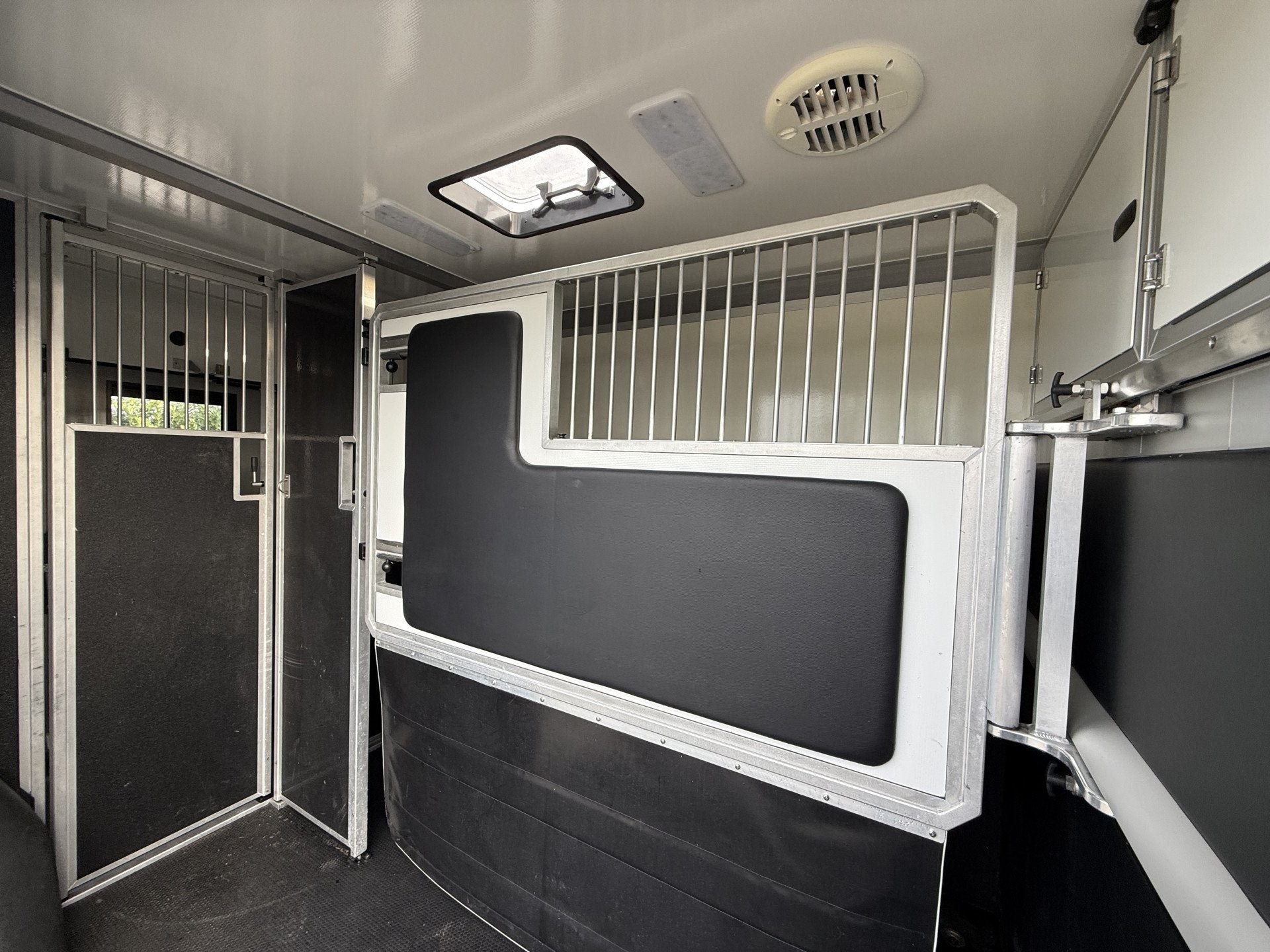 Ford Transit | HORSETRUCK | STX | STALLION 3XL | 2024 | AUTO, Weduwestraat 12
4884MV  WERNHOUT, NL, MVV HORSETRUCKS by Paardenwagentje NL