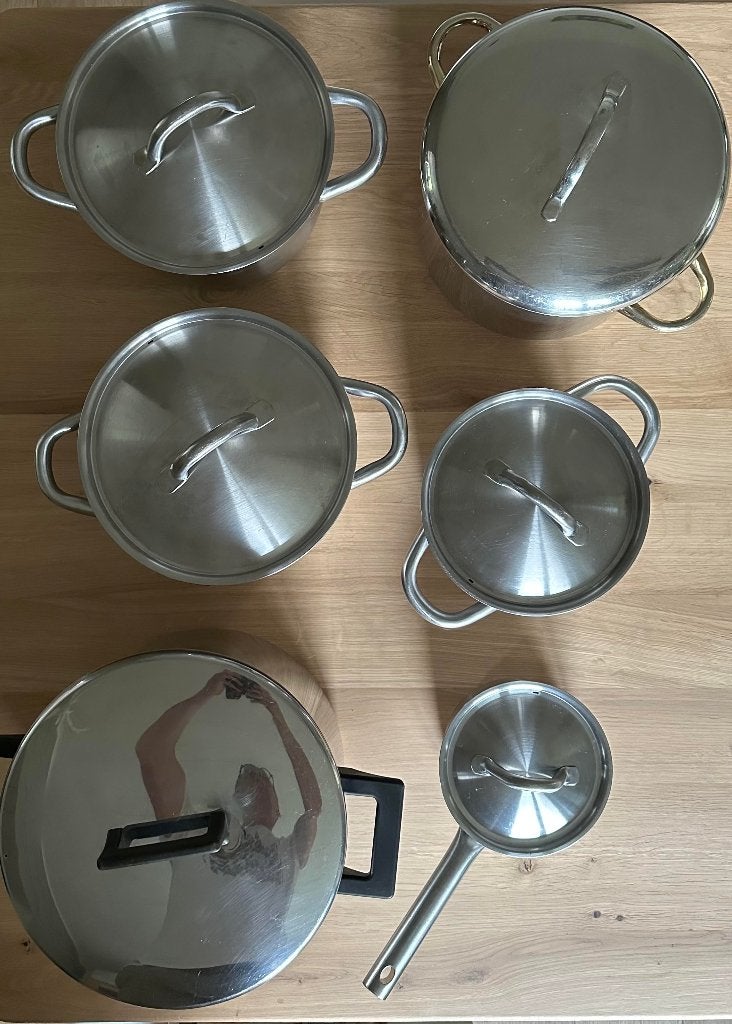 set van 4 kommen en 1 pan + 1 extra grote kookpot, Huis en Inrichting, Keuken | Potten en Pannen, Geschikt voor inductie, Ophalen