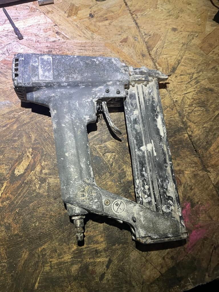 Pistolet a clous, Enlèvement ou Envoi, Utilisé