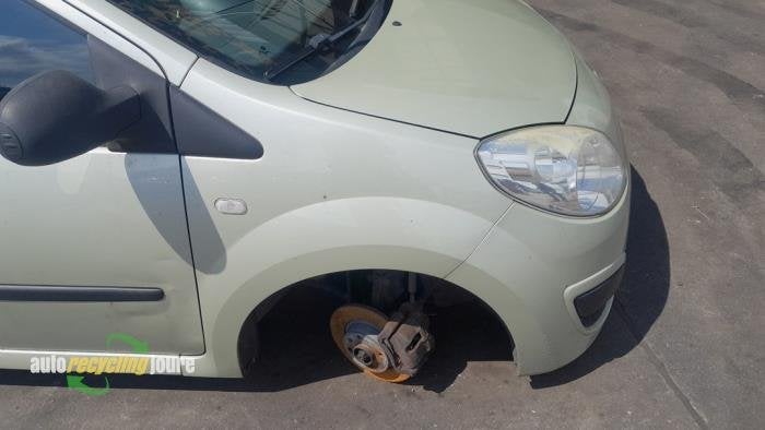 Scherm rechts-voor van een Renault Twingo (MV190), Gebruikt, -, Renault, -