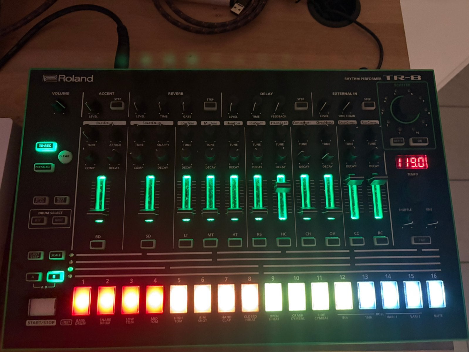 Roland tr8, Muziek en Instrumenten, Ophalen, Zo goed als nieuw, Roland