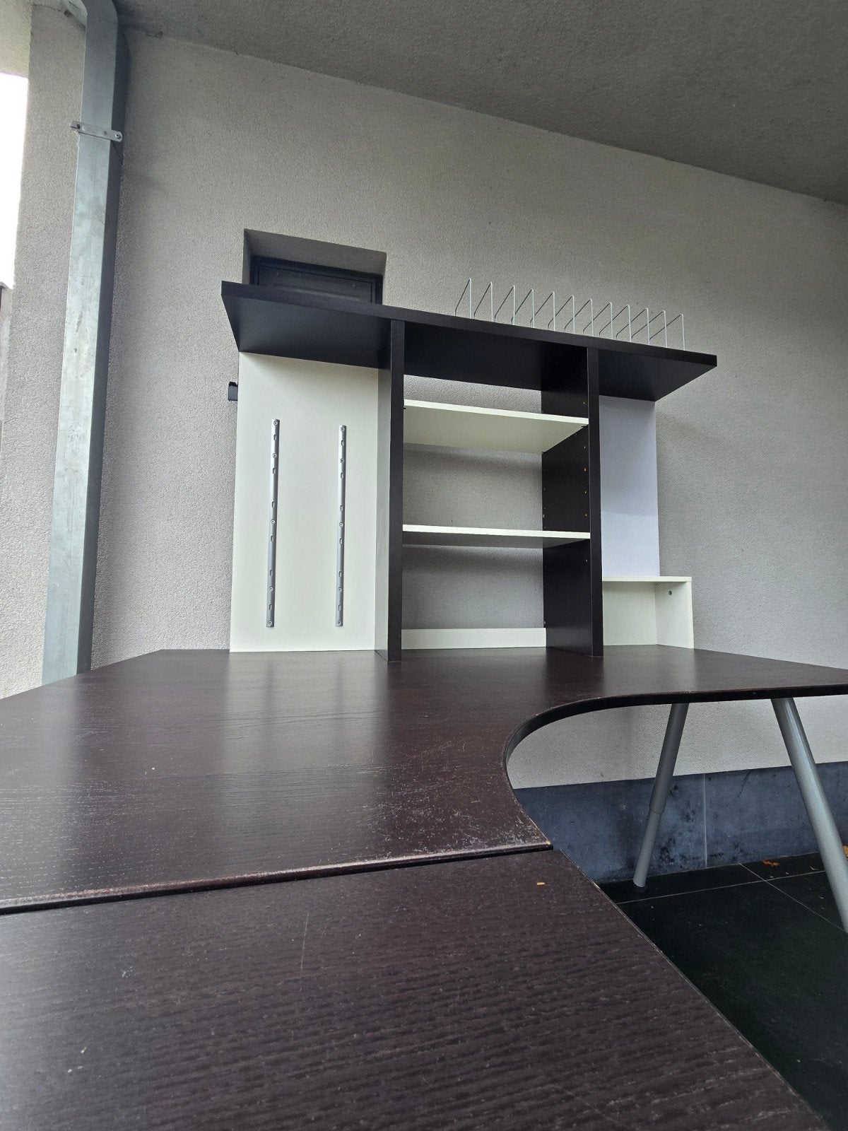 Bureau L-vorm zwartbruin met opzetkast in hoogte verstelbaar, IKEA, Bois, Réglable en hauteur, Moderne