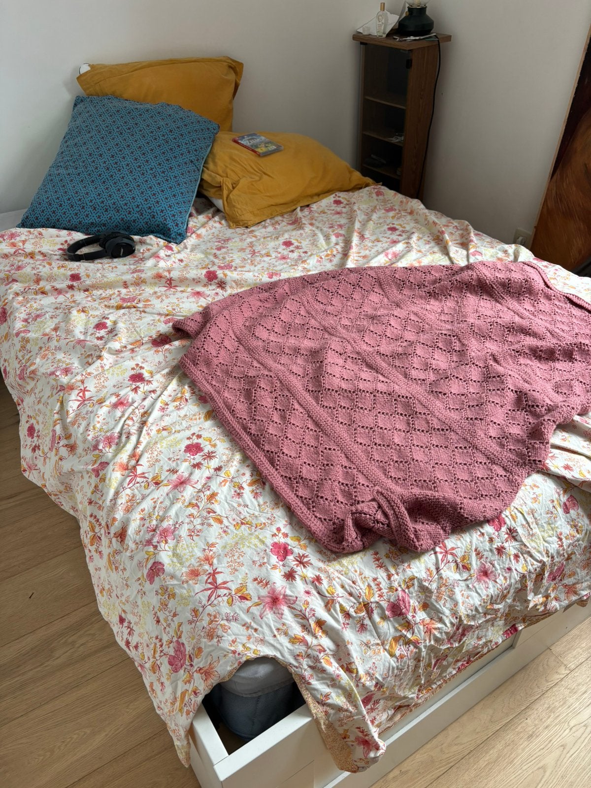 Lit double 140x200 cm IKEA 4 tiroirs + sommier, Maison & Meubles, Chambre à coucher | Lits, Comme neuf, Deux personnes, 140 cm
