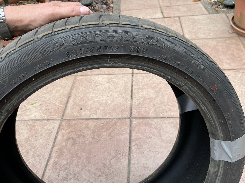 autoband Bridgestone Potenza oud profiel, Auto-onderdelen, Banden en Velgen, Ophalen, Gebruikt, 17 inch, 205 mm