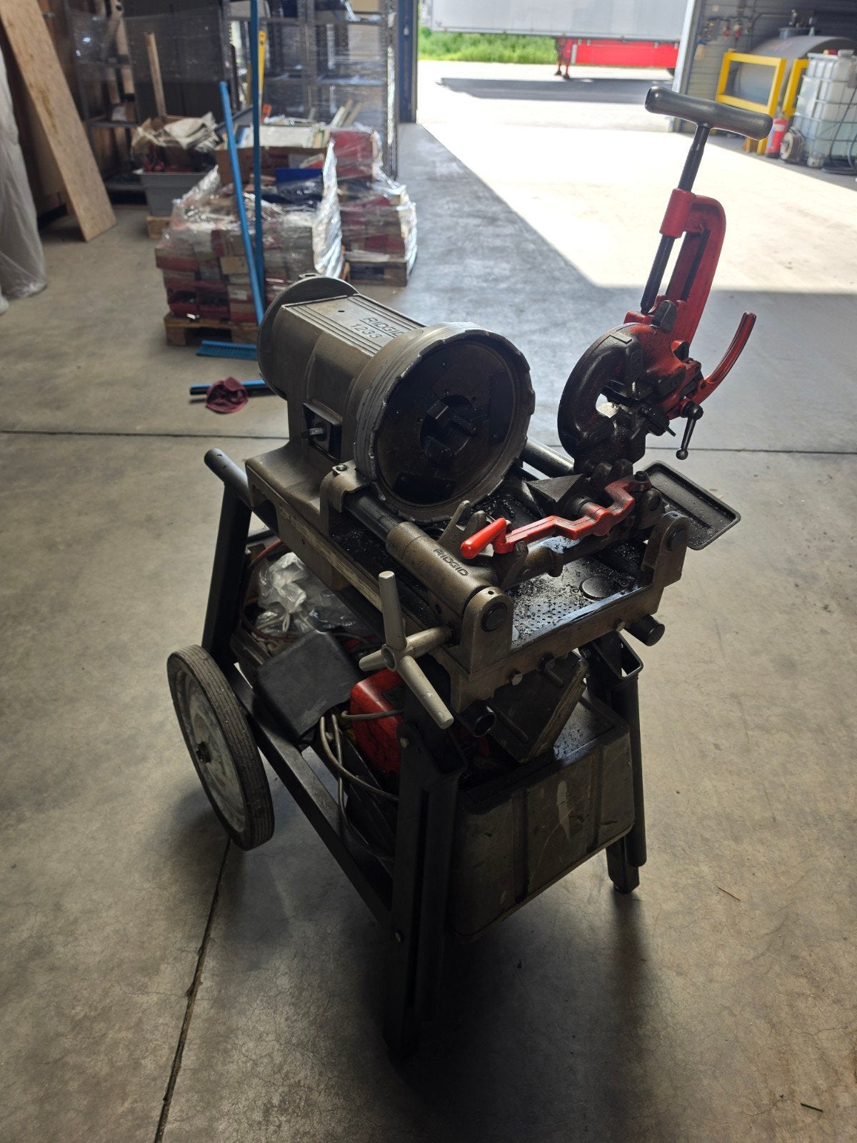 Ridgid 1233 draadsnijmachine, Ophalen
