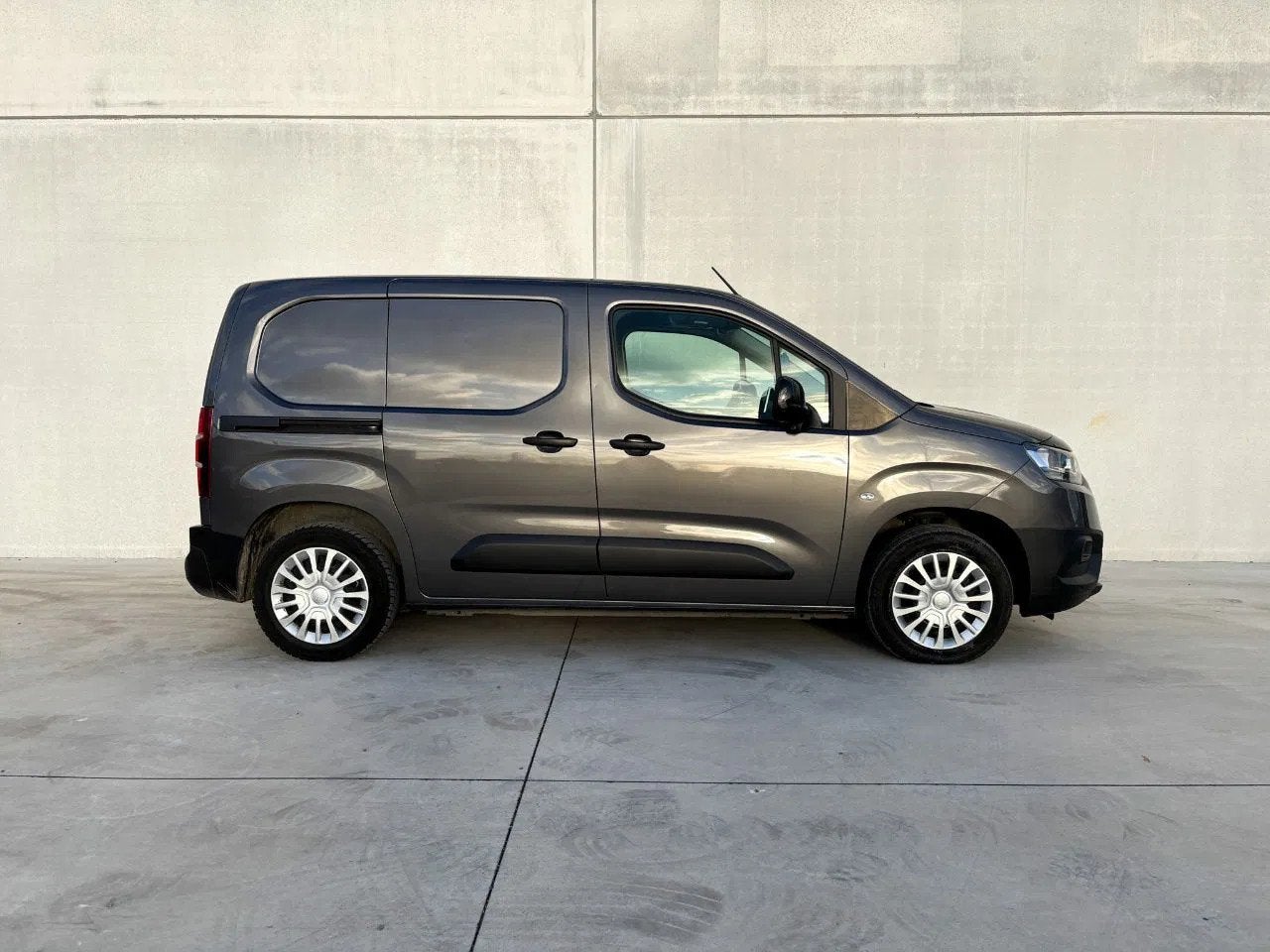 Toyota CITY | Leasing (année de construction 2023), Autos, Argent ou Gris, Achat, Euro 6, Entreprise