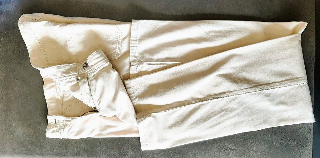 Te koop: Mooie licht beige spijkerbroek van"Terre Bleue" 42., Kleding | Dames, Ophalen, Overige kleuren, Zo goed als nieuw, W33 - W36 (confectie 42/44)