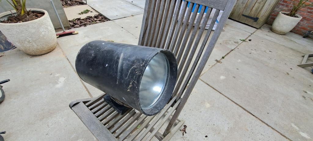 1 emplacement pour mancave, terrasse extérieure ou autre, Halogène, Enlèvement, Utilisé, Métal ou Aluminium