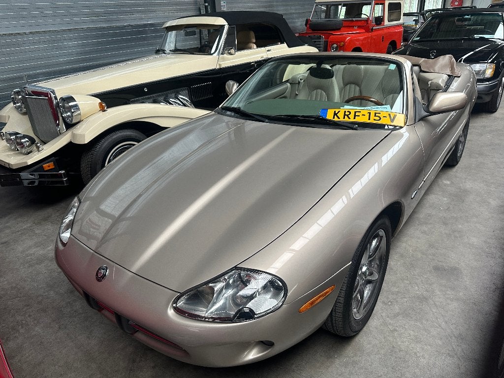 Jaguar XK8 4.0 V8 Convertible, 4 zetels, Achterwielaandrijving, 216 kW, Leder