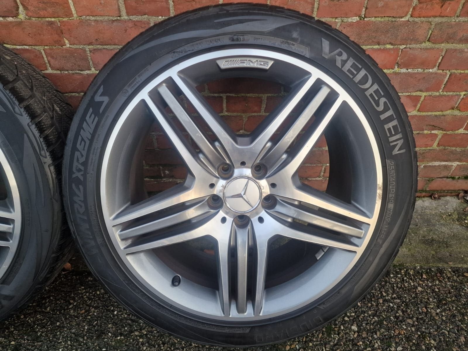Mercedes E-klasse W212 E63 AMG set 255 / 40 / 19, Auto-onderdelen, 19 inch, Gebruikt, 255 mm, -