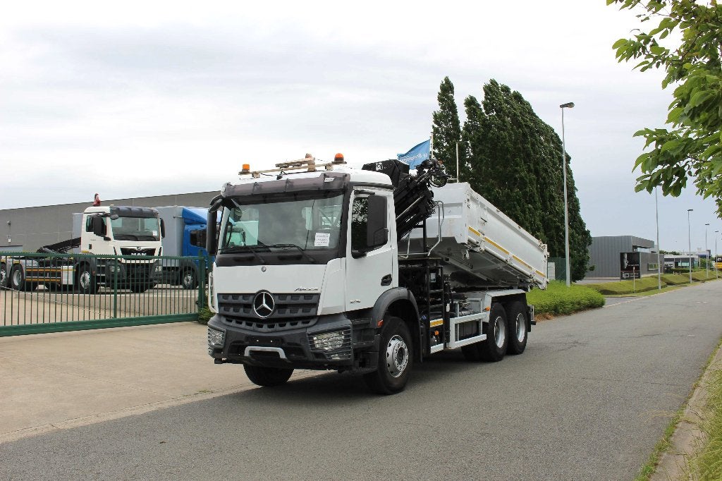 Mercedes 2636 6x4 Arocs - 3-zijden kipper& HIAB 188-4 kraan, Autos, Achat, Euro 6, Entreprise, 2 places