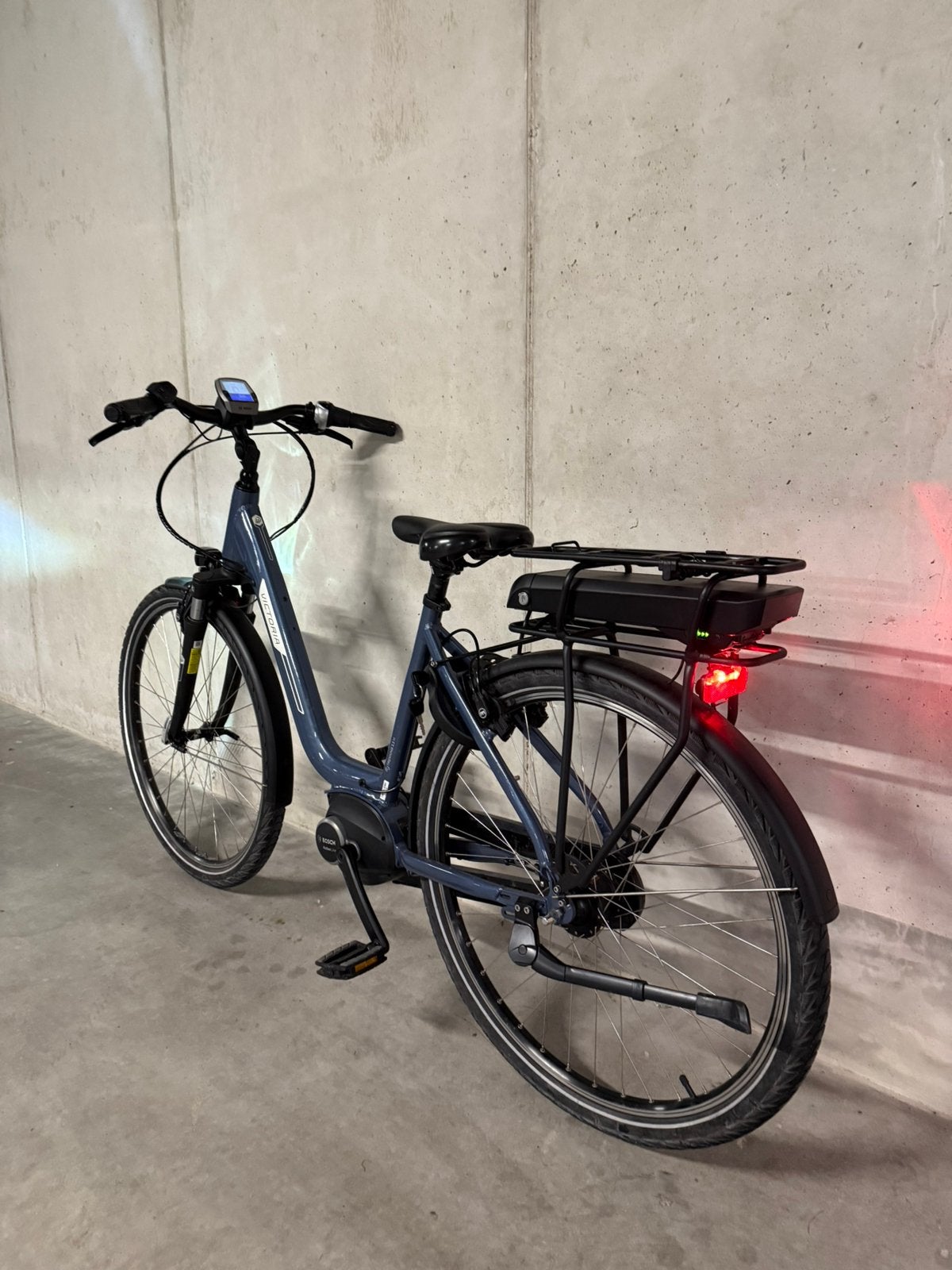 VICTORIA E-BIKE (BOSCH MIDDENMOTOR), Fietsen en Brommers, Zo goed als nieuw, 47 tot 51 cm, 50 km per accu of meer, Ophalen