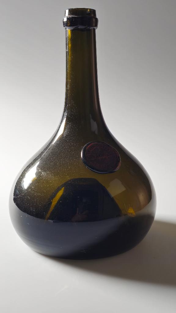 TE KOOP GEVRAAGD Zegelfles Glaszegel VAN ZUIJLEKOM, LEVERT.., Ophalen of Verzenden