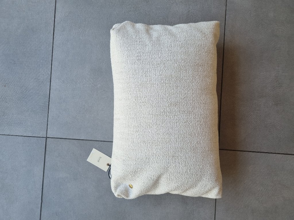 Ferm living kussen Boucle off white, Huis en Inrichting, Overige merken, Rugkussen, Wit, Afneembare hoes