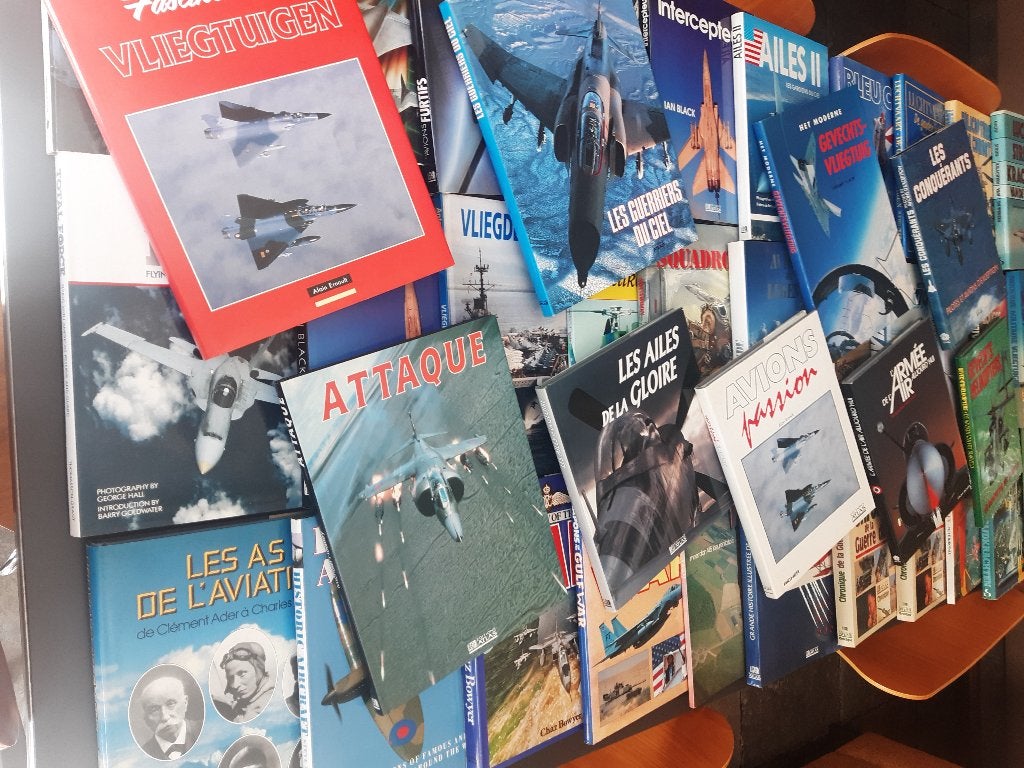 livres militaires, Enlèvement ou Envoi, Neuf