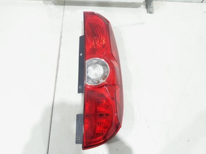 Feu arrière droit d'un Fiat Doblo, Autos : Pièces & Accessoires, Éclairage, Fiat, Utilisé, 3 mois de garantie, Enlèvement ou Envoi