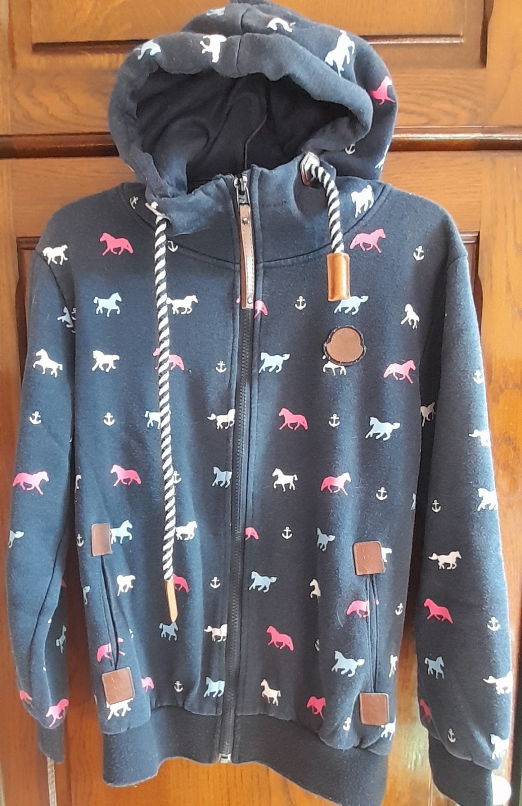 Paarden hoodie vest 14 jaar
maat 14 ja

zeer goede staat. we, Ophalen of Verzenden