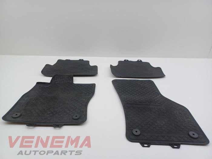 Kit tapis d'un Volkswagen Golf, Volkswagen, -, 3 mois de garantie, Utilisé