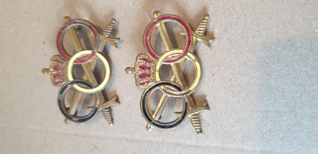 ASSIETTES À CHAPEAUX, Enlèvement ou Envoi, Armée de terre, Emblème ou Badge