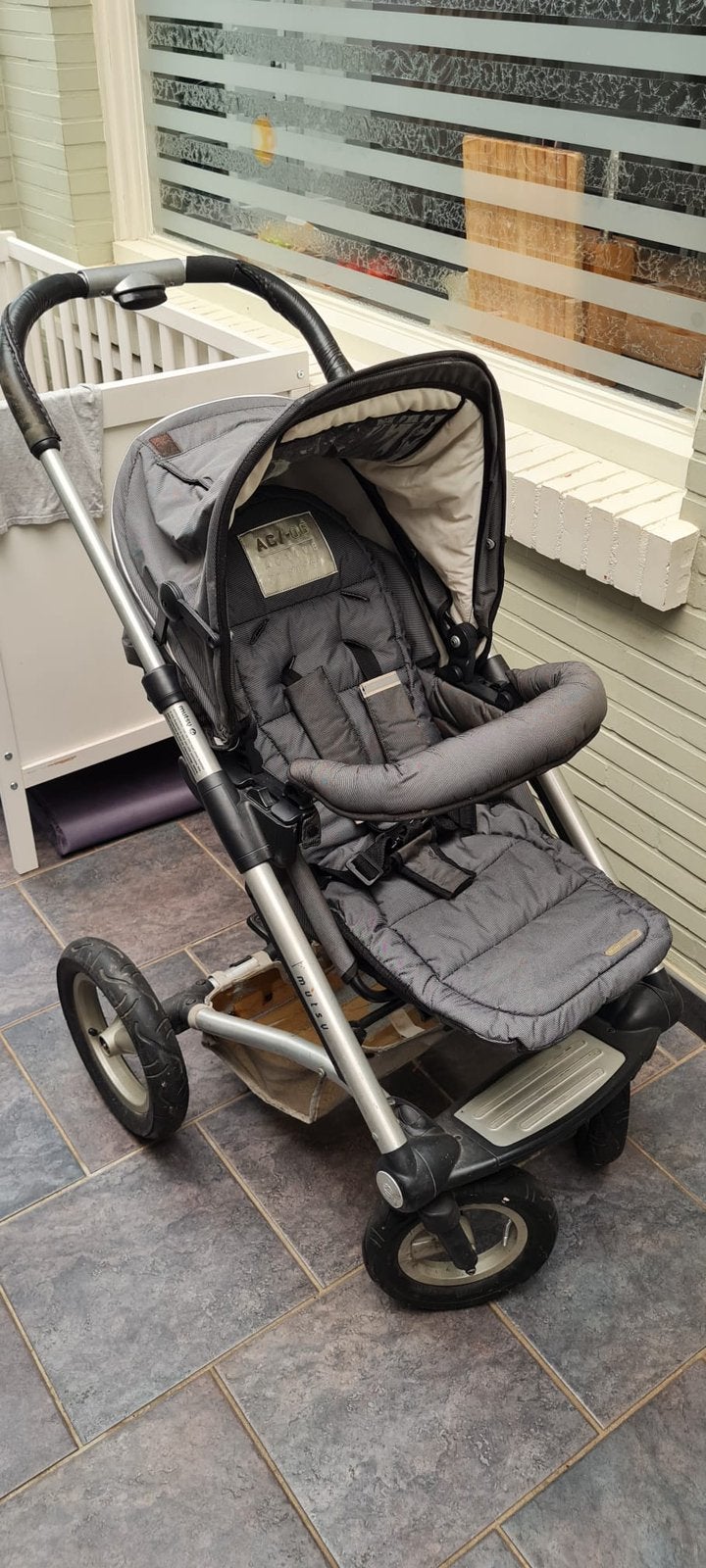Mutsy buggy/kinderwagen met reiswieg en zitje, Kinderen en Baby's, Ophalen, Gebruikt, Luchtbanden, Combiwagen