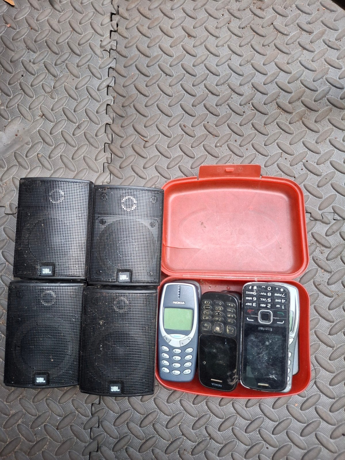 jbl box(en) en oude nokias en samsung klap gsms, Ophalen