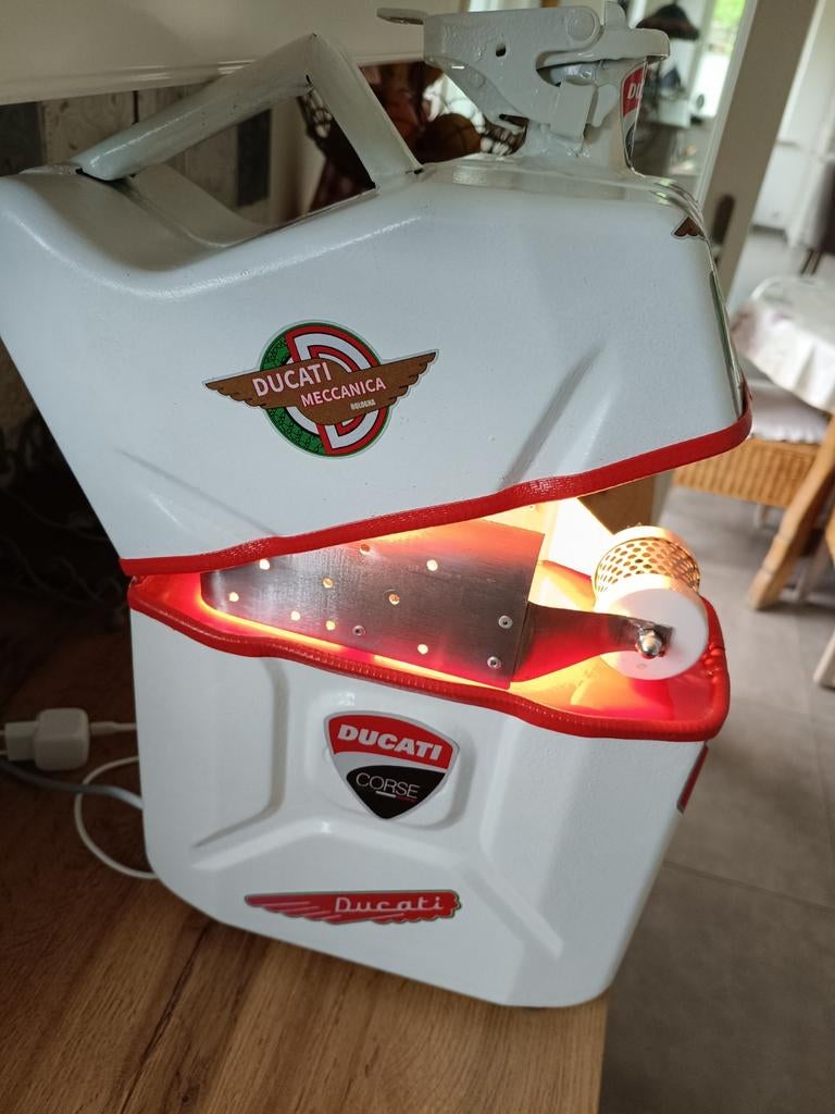 Ducati Zippo lamp 10l, Ophalen