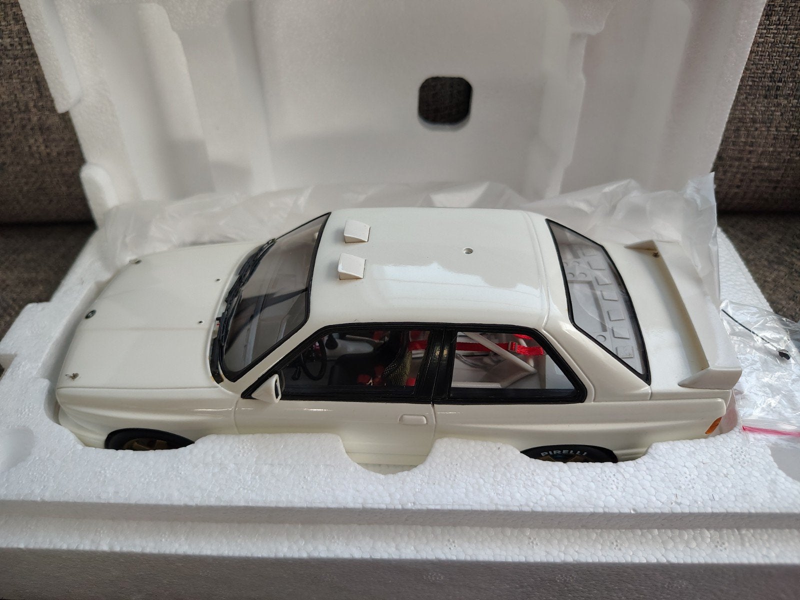 1/18 BMW M3 white edition, Ophalen