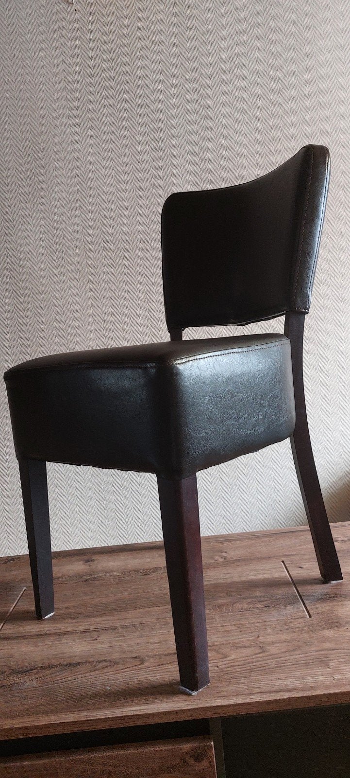 8 stoelen donker bruin skaileder, Huis en Inrichting, Ophalen, Bruin