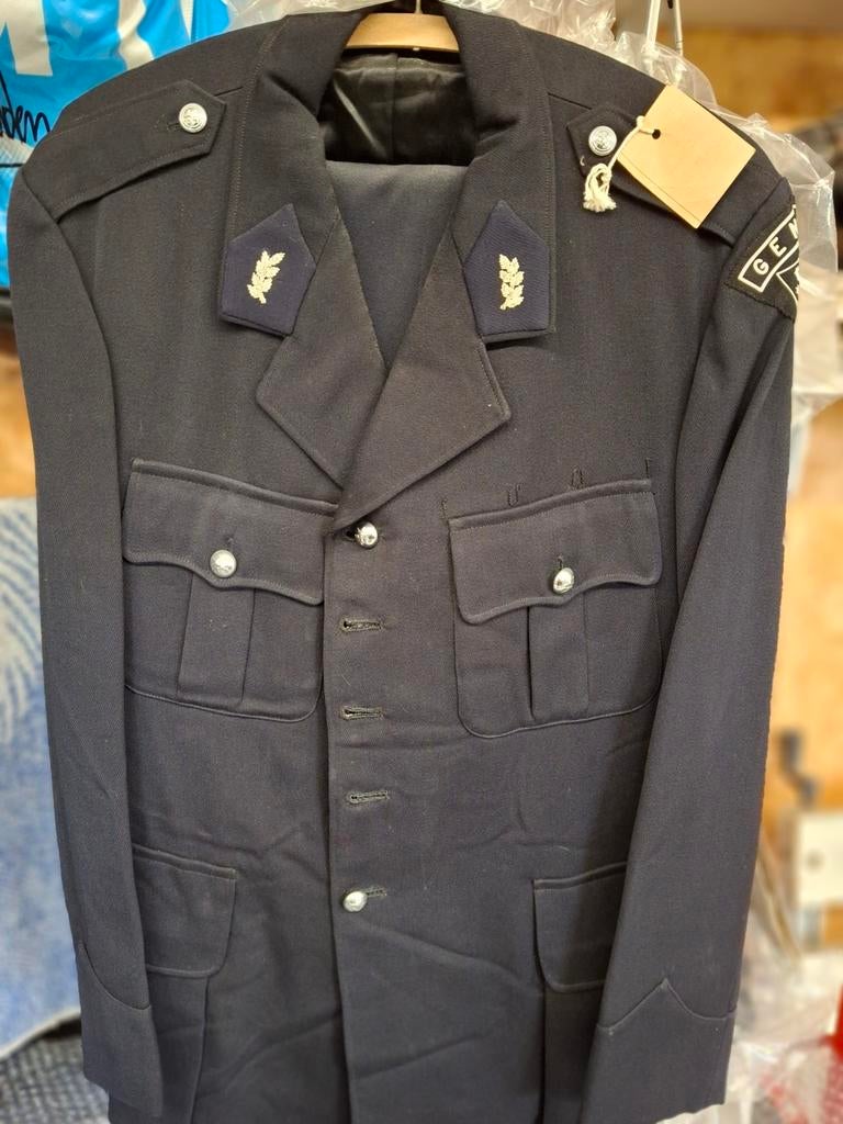 Politie uniform, Verzamelen, Ophalen