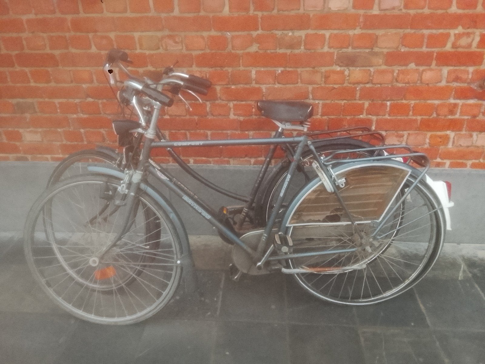 mannen en vrouwen fiets Batavus (werk aan);, Ophalen
