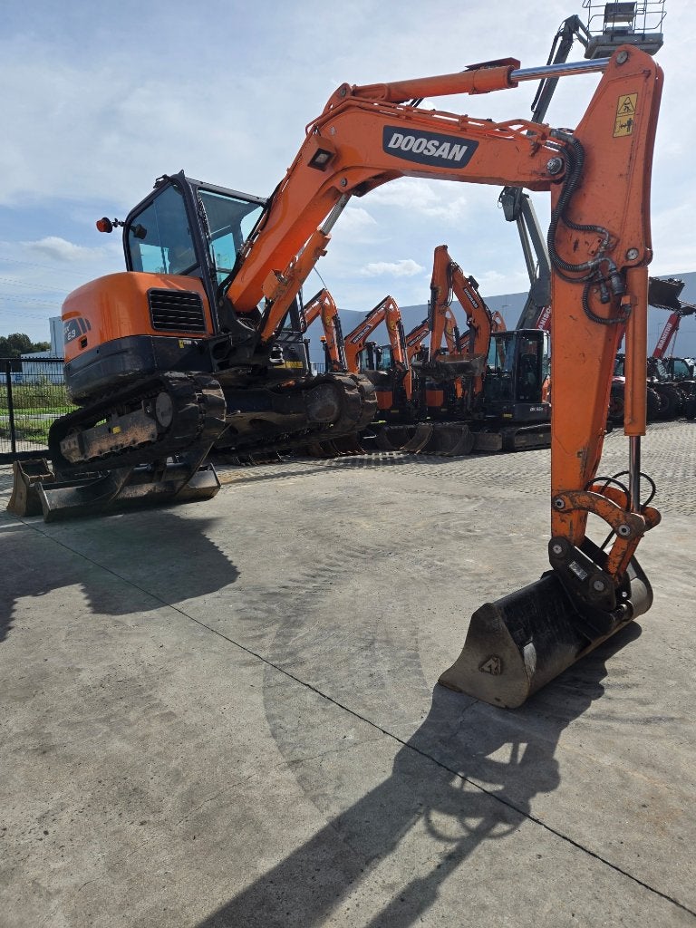 Doosan DX63-3