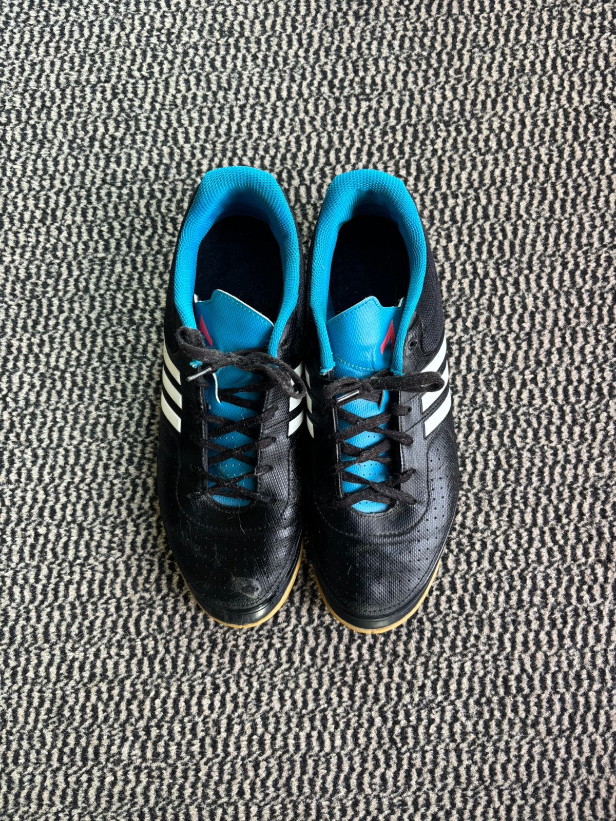 Chaussure de futsal Adidas, Enlèvement, Comme neuf, Chaussures
