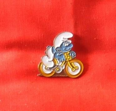 pin's schtroumpfs cycliste (1), Enlèvement ou Envoi, Utilisé, Autres Schtroumpfs, Autres types